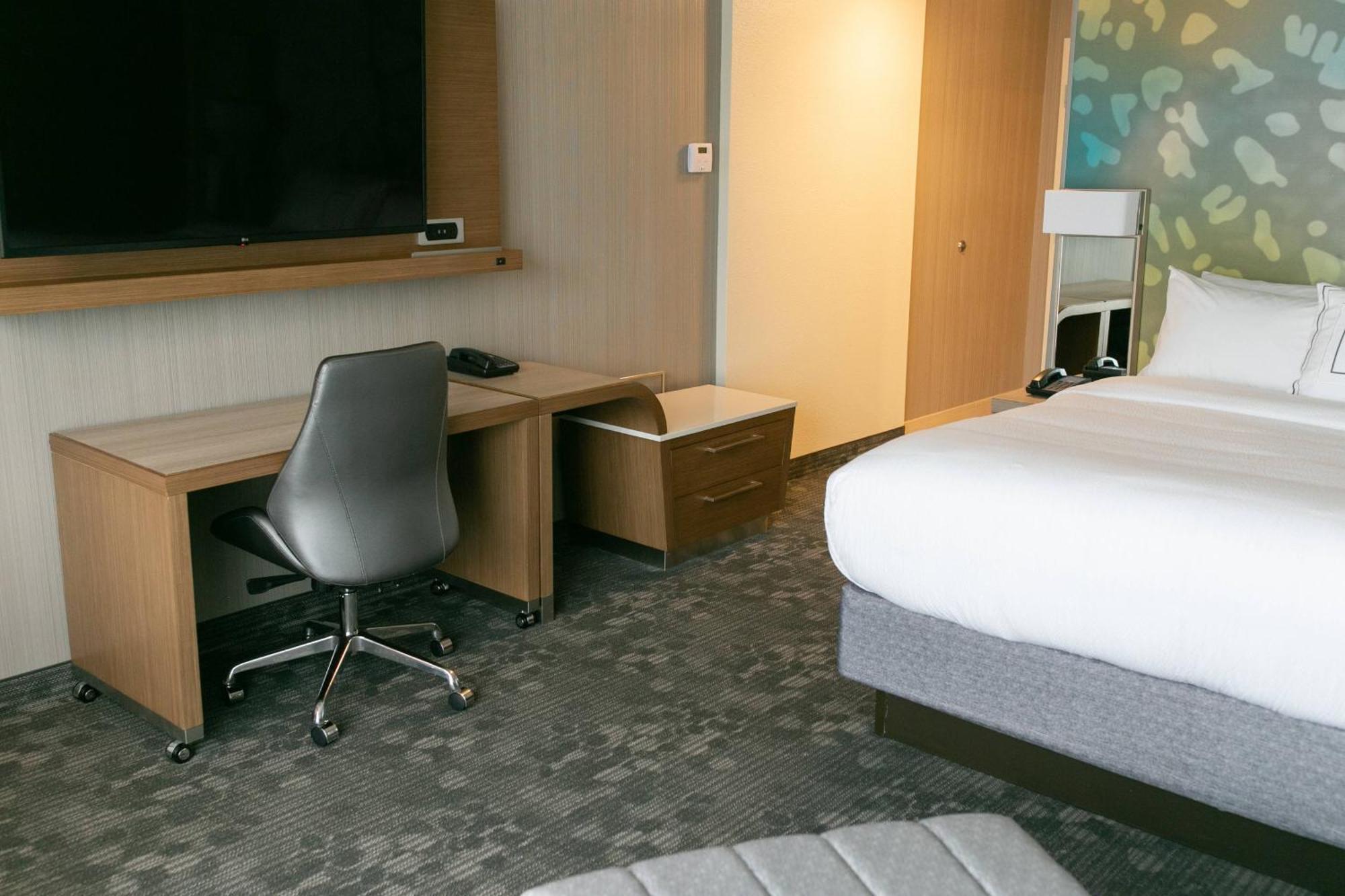 คอร์ตยาร์ด บาย แมริออท เอลค์ฮาร์ต Hotel เอลก์ฮาร์ต ภายนอก รูปภาพ